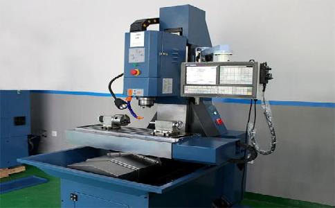 三軸立式(shi)加工中心(xin)的介紹與(yu)推薦